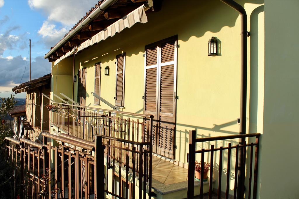 Tra... Monti E Vigne Bed & Breakfast La Morra Exterior photo