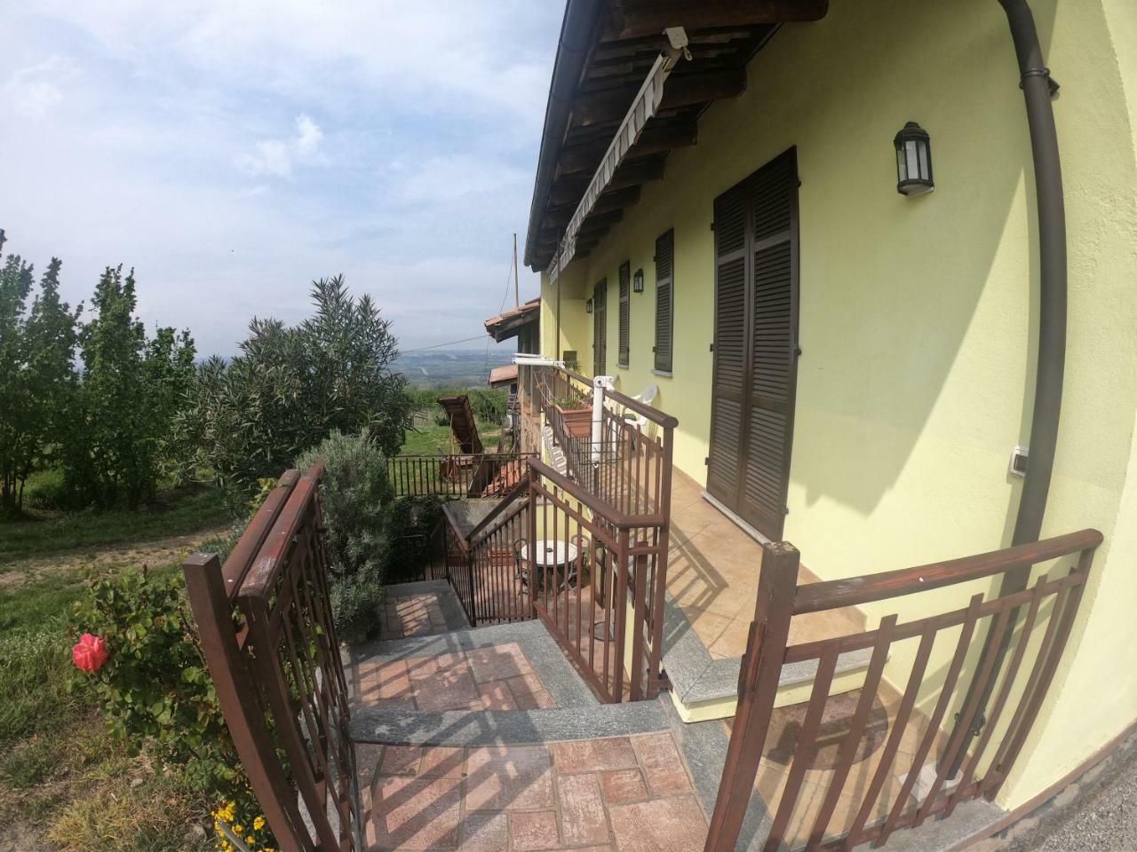 Tra... Monti E Vigne Bed & Breakfast La Morra Exterior photo